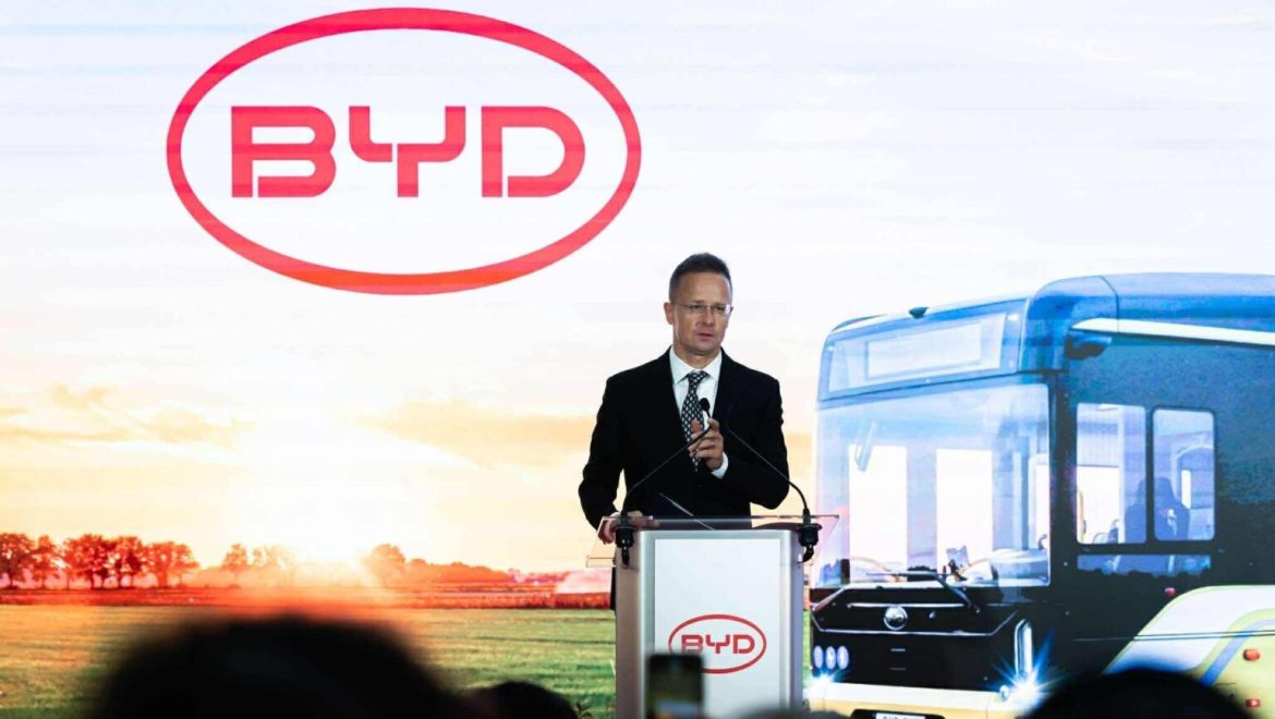 BYD îl recrutează pe fostul ministru ungar